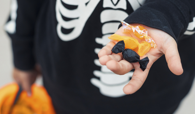 4 conseils pour une saine gestion des bonbons d’Halloween